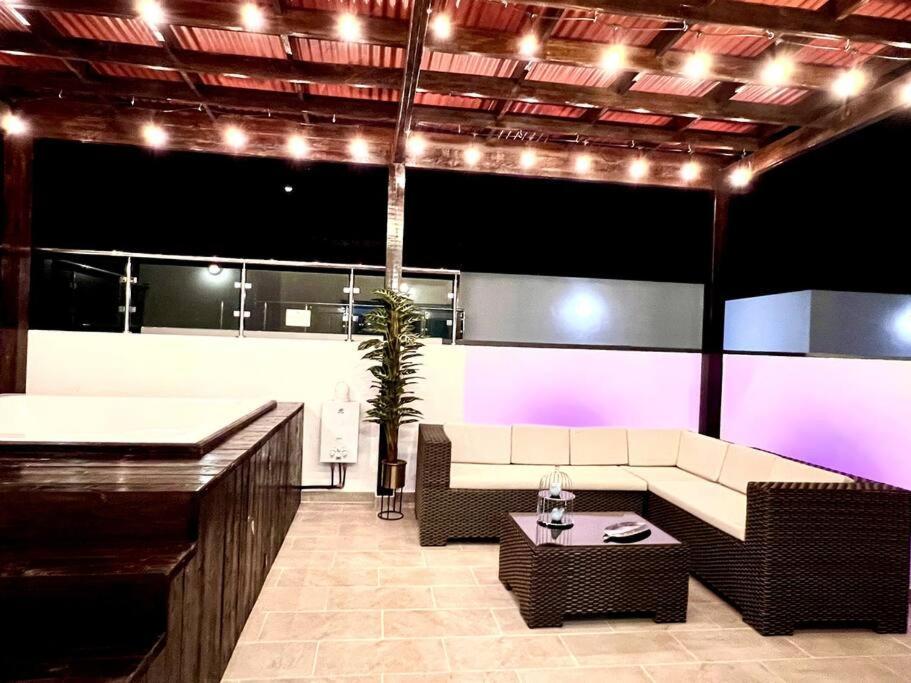 Outstanding Pent House W/Jacuzzi Lägenhet Santiago De Los Caballeros Exteriör bild